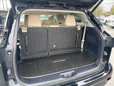 Used 2021 Toyota Highlander XLE image 16