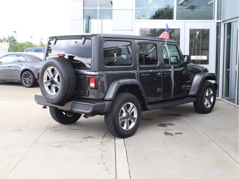 Used 2022 Jeep Wrangler Unlimited Sahara AWD/4WD image 6