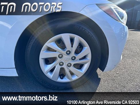 Used 2017 Hyundai Elantra SE FWD image 10