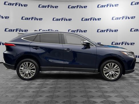 Used 2022 Toyota Venza Limited image 7