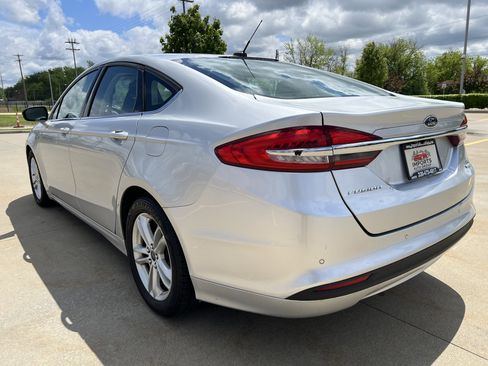 Used 2018 Ford Fusion SE FWD image 5