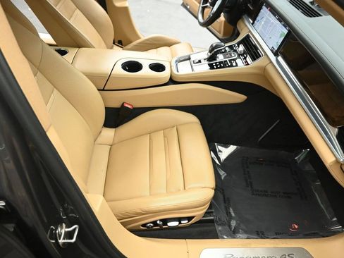 Used 2018 Porsche Panamera 4S Executive image 31