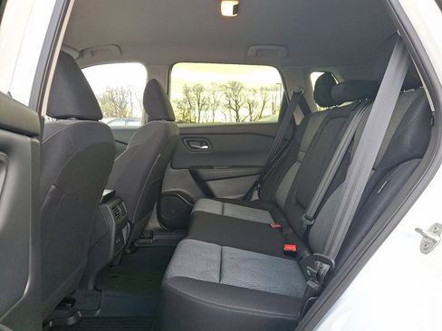 Certified 2025 Nissan Rogue SV image 10