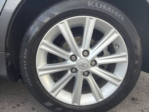 Used 2014 Toyota Camry XLE w/ Leather Package FWD image 10
