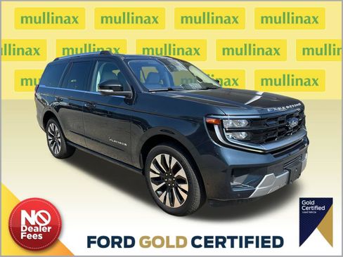 Used 2025 Ford Expedition Platinum w/ Driver's Package AWD/4WD image 1
