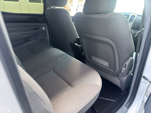 Used 2014 Toyota Tacoma 4x4 Double Cab w/ SR5 Package image 15