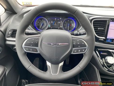 New 2026 Chrysler Pacifica Limited image 19