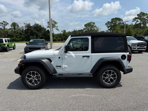 Used 2024 Jeep Wrangler Sport AWD/4WD image 6