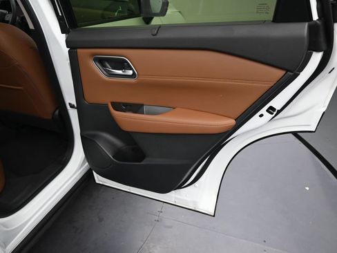 New 2026 Nissan Rogue Platinum AWD/4WD image 9
