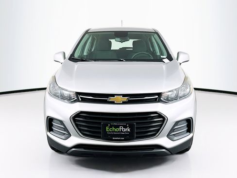 Used 2018 Chevrolet Trax LS AWD/4WD image 2