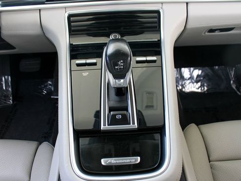 Used 2018 Porsche Panamera 4 AWD/4WD image 40