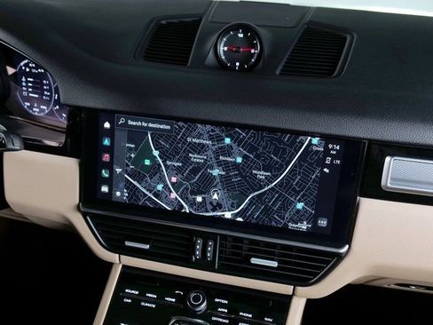 Certified 2023 Porsche Cayenne Platinum Edition image 17