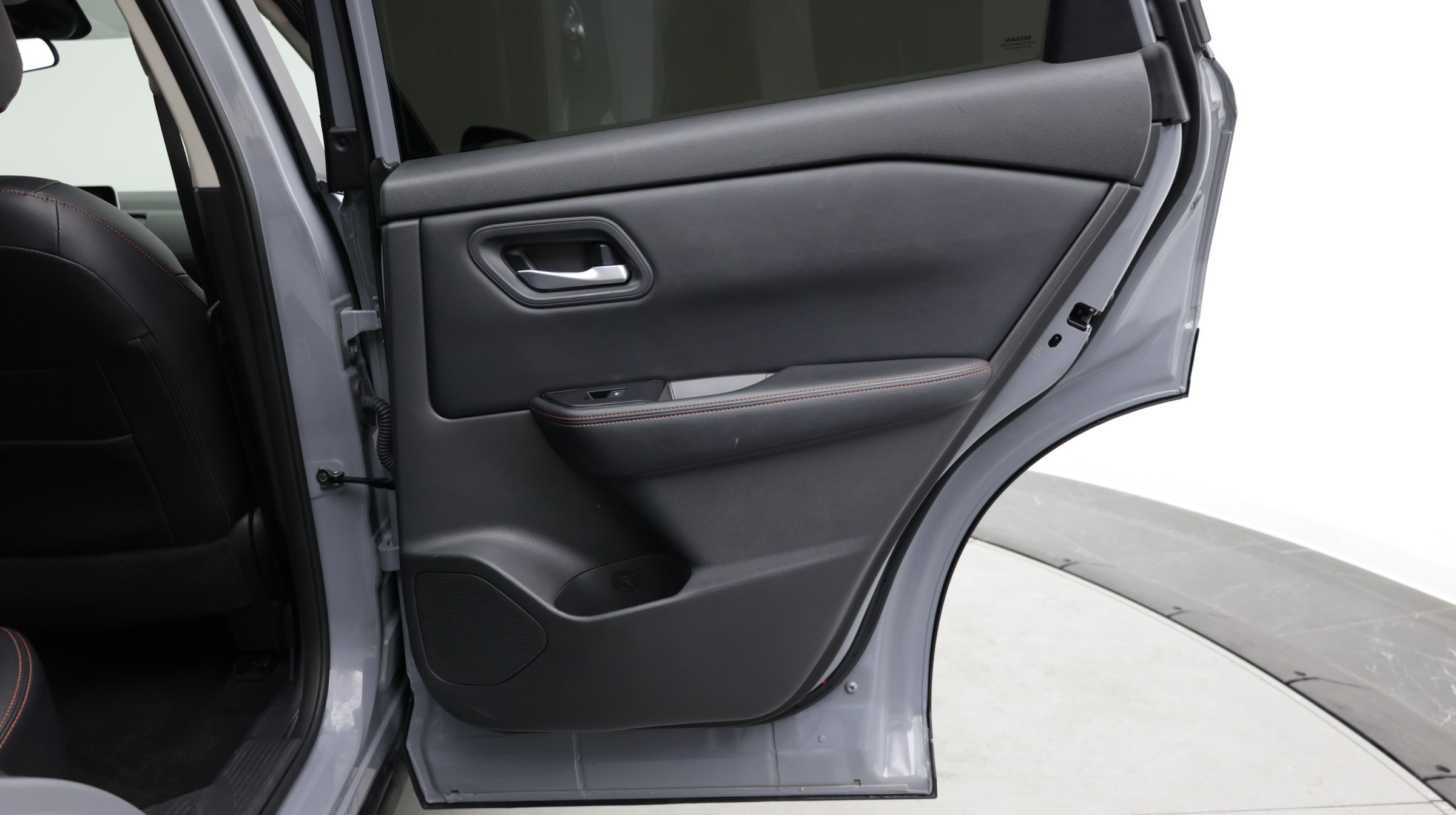 Used 2025 Nissan Rogue SV AWD/4WD image 39