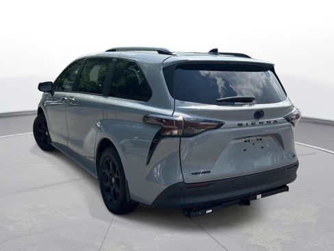 Used 2025 Toyota Sienna XLE Woodland Edition AWD/4WD image 8