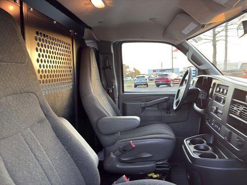 Used 2024 GMC Savana 2500 w/ Driver Convenience Package image 9