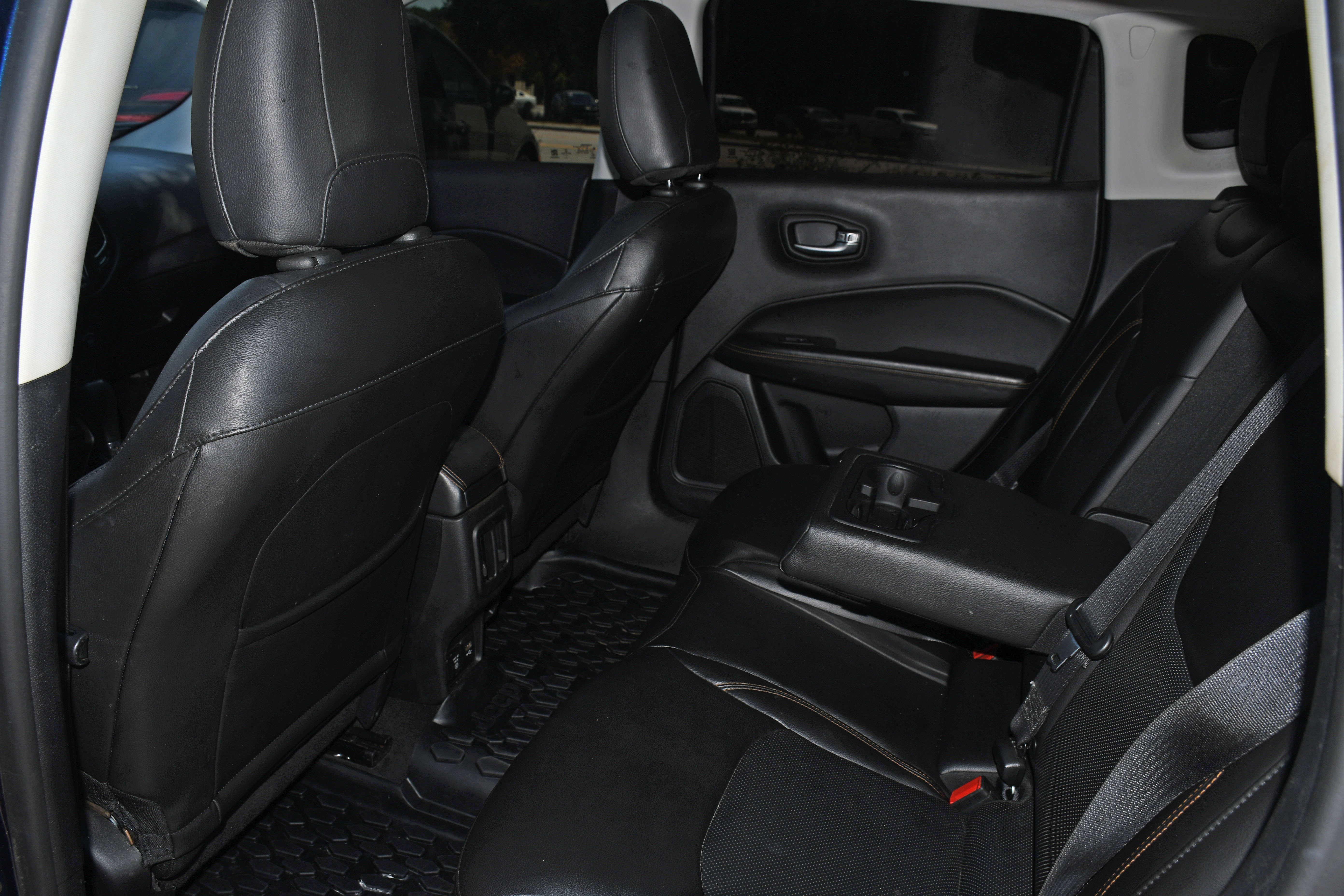 Used 2018 Jeep Compass Limited w/ Navigation Group FWD image 17