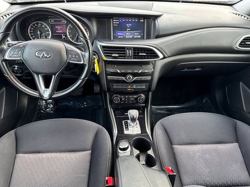 Used 2017 INFINITI QX30 image 15