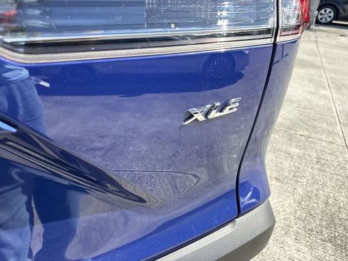 Used 2022 Toyota Corolla Cross XLE image 24