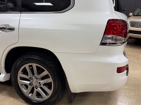 Used 2013 Lexus LX 570 4WD w/ Luxury Pkg w/Pre-crash image 15