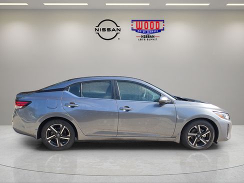 Used 2024 Nissan Sentra SV FWD image 2