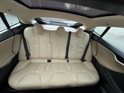 Used 2013 Tesla Model S Performance image 11