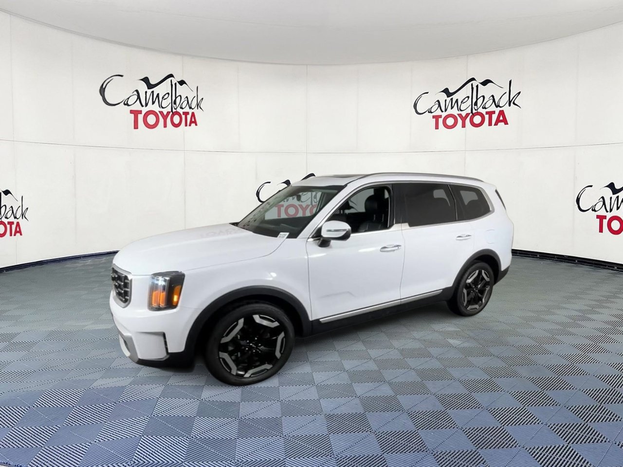 Used 2025 Kia Telluride S FWD image 7