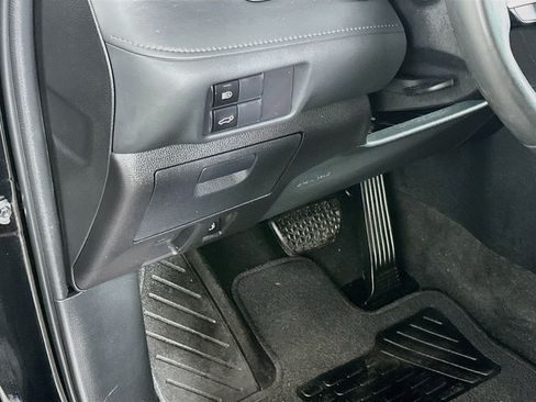 Used 2022 Toyota Highlander LE FWD image 17