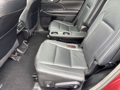 Used 2017 Toyota Highlander AWD V6 image 25