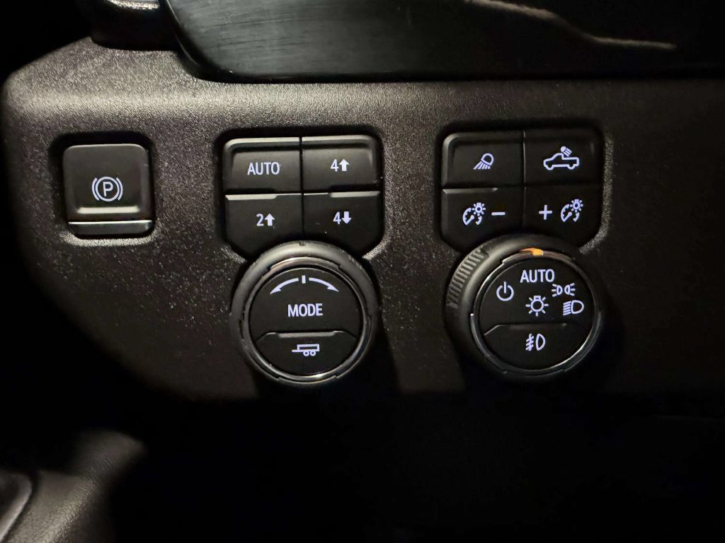 Used 2024 Chevrolet Silverado 1500 LTZ AWD/4WD image 47