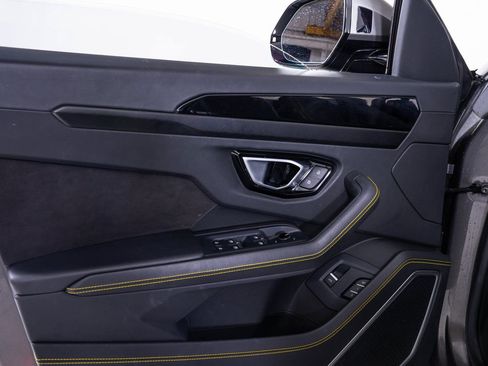 Used 2021 Lamborghini Urus image 13
