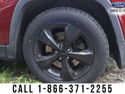 Used 2016 Jeep Cherokee Sport FWD image 5
