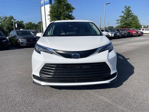 Used 2023 Toyota Sienna LE FWD image 9