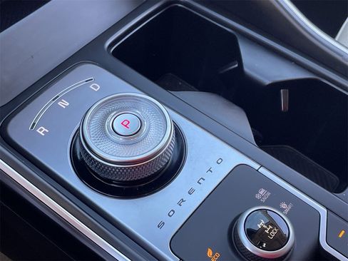 Certified 2025 Kia Sorento EX w/ EX Panoramic Sunroof Package image 29