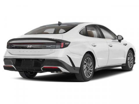 Used 2025 Hyundai Sonata Limited FWD image 2