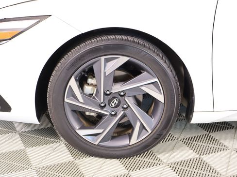 Used 2024 Hyundai Elantra SEL w/ Convenience Package image 19