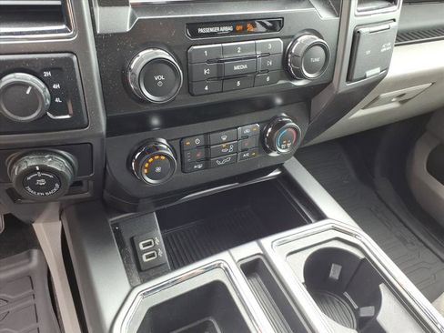 Used 2019 Ford F150 XLT w/ Equipment Group 302A Luxury AWD/4WD image 29
