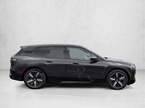 Certified 2022 BMW iX xDrive50 w/ Premium Package AWD/4WD image 4