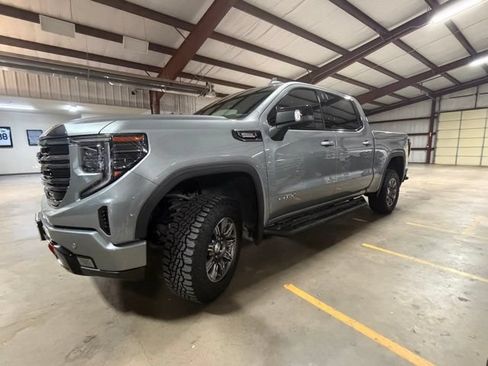 Used 2024 GMC Sierra 1500 AT4 w/ Technology Package AWD/4WD image 4