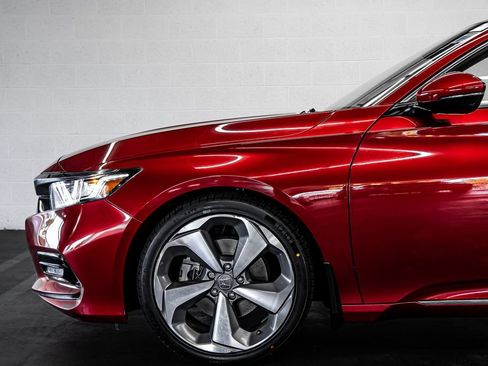 Used 2018 Honda Accord Touring image 12