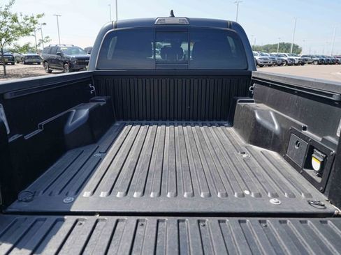 Used 2021 Toyota Tacoma TRD Off-Road AWD/4WD image 15