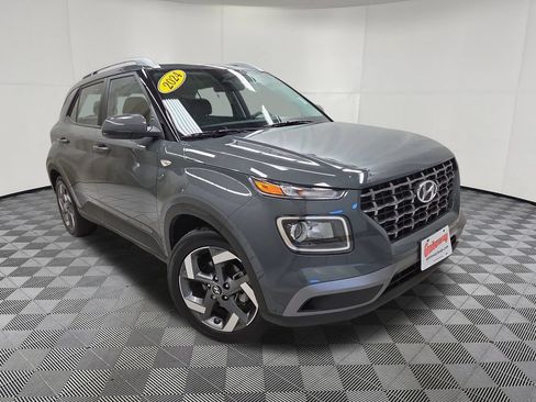 Used 2024 Hyundai Venue SEL FWD image 3