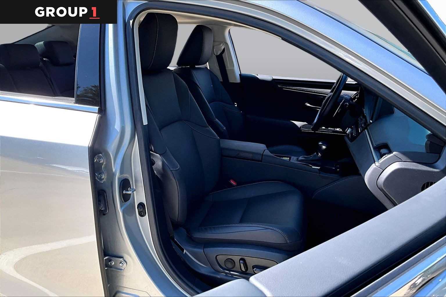 Used 2025 Lexus ES 350 w/ Premium Package FWD image 8