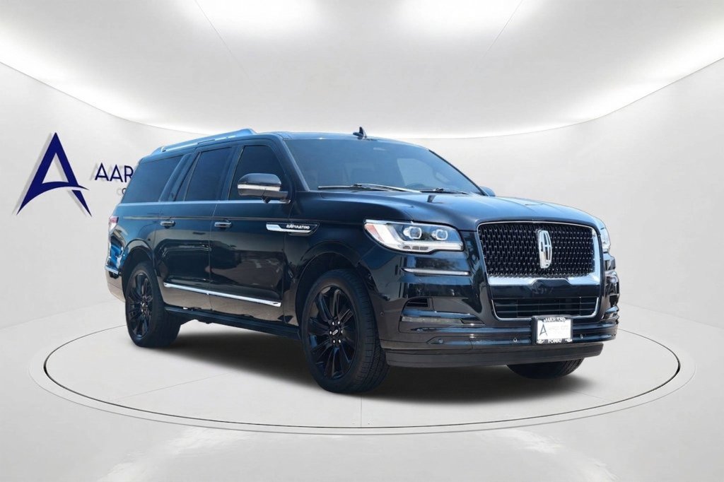 Used 2024 Lincoln Navigator L Reserve AWD/4WD image 3