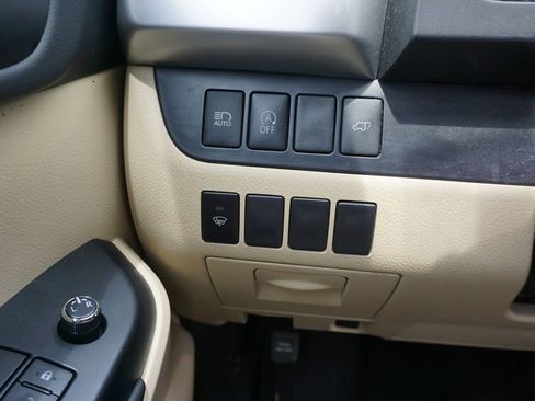 Used 2019 Toyota Highlander XLE FWD image 5
