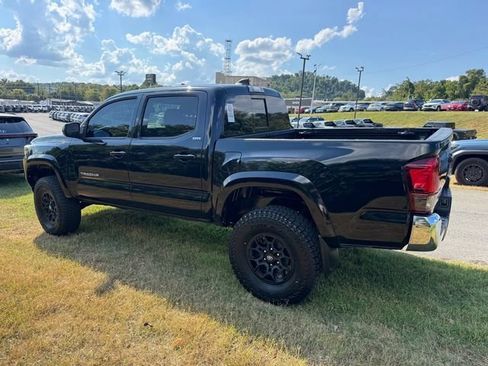 Used 2020 Toyota Tacoma SR5 AWD/4WD image 21