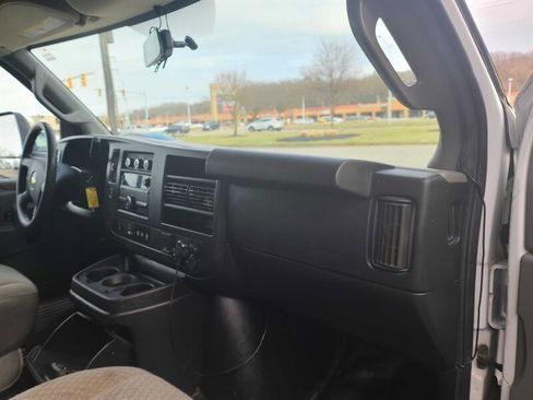 Used 2018 Chevrolet Express 4500 Extended w/ Driver Convenience Package image 19