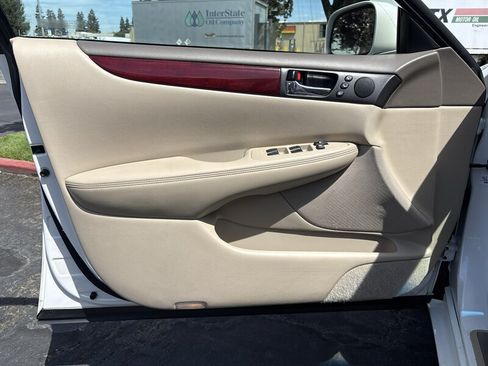 Used 2004 Lexus ES 330 FWD image 25