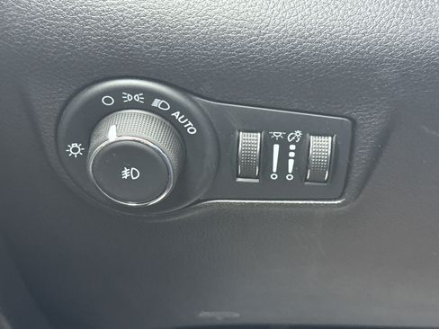 Used 2025 Jeep Compass Limited AWD/4WD image 15