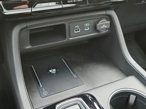 New 2025 Honda Pilot Touring image 25