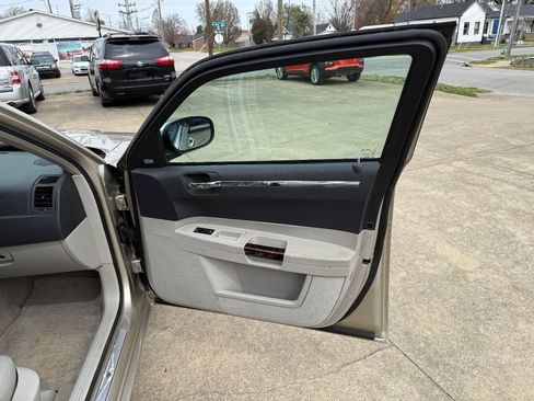 Used 2006 Chrysler 300 C RWD image 16